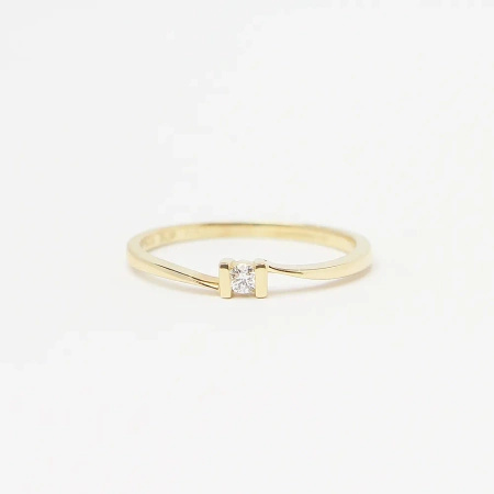 Pierścionek z brylantem 0,04 ct