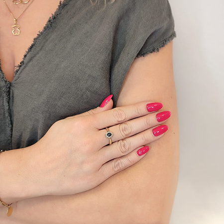 Pierścionek z szafirem i brylantami