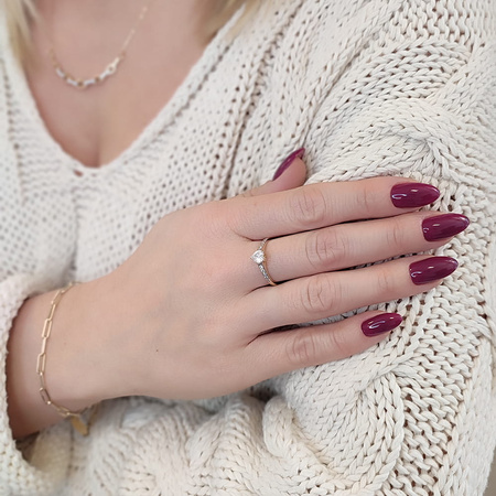 Pierścionek z cyrkoniami