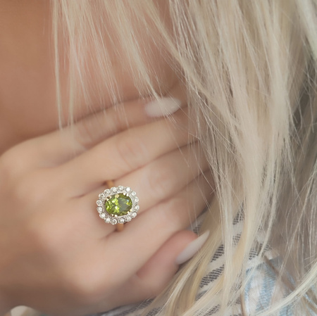 Pierścionek z oliwinem i brylantami