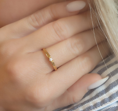 Pierścionek z brylantem 0,03 ct